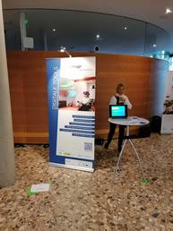 Projekt-Stand mit RollUp bei der eQualification 2020 im Bundeshaus Bonn, Foto: Christina Hanck